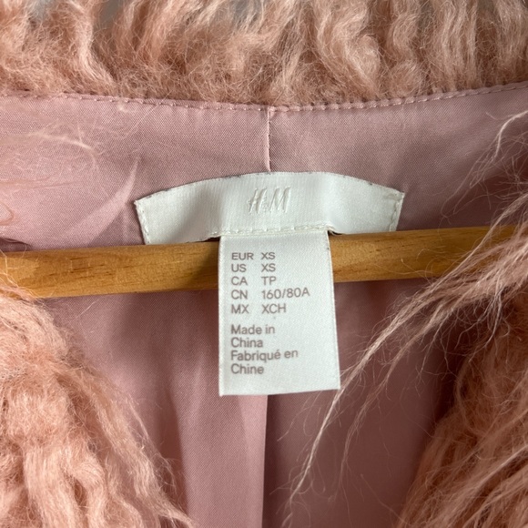 Faux Mongolian fur coat in dusty rose XS H&M - Picture 3 of 6